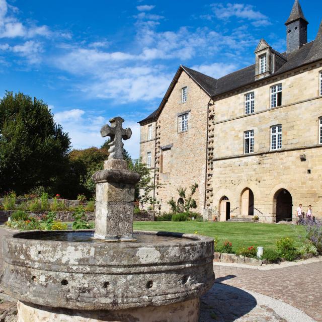 Fontaine De L'abbaye Cistercienne À Aubazine © Pierre Soissons Corrèze Tourisme (1)