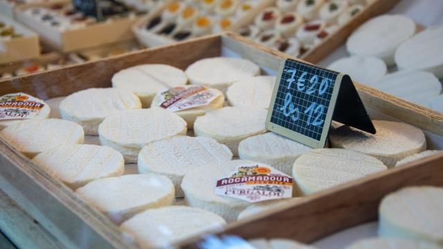 fromages-rocamadour-sur-le-marche-de-cahors-cyril-novello-lot-tourisme-200909-085155.jpeg