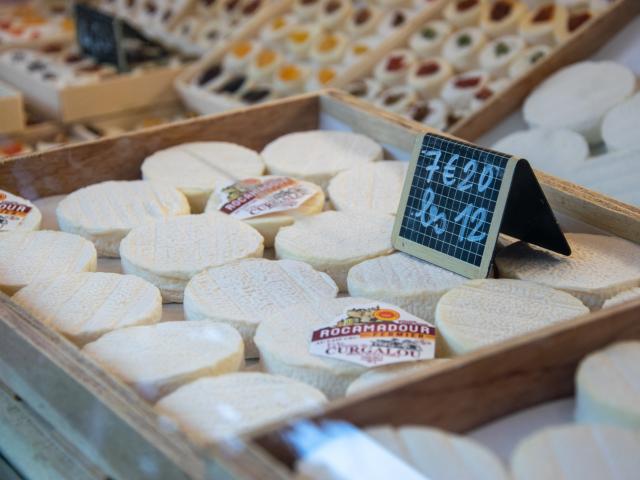 Fromages Rocamadour sur le marché de Cahors