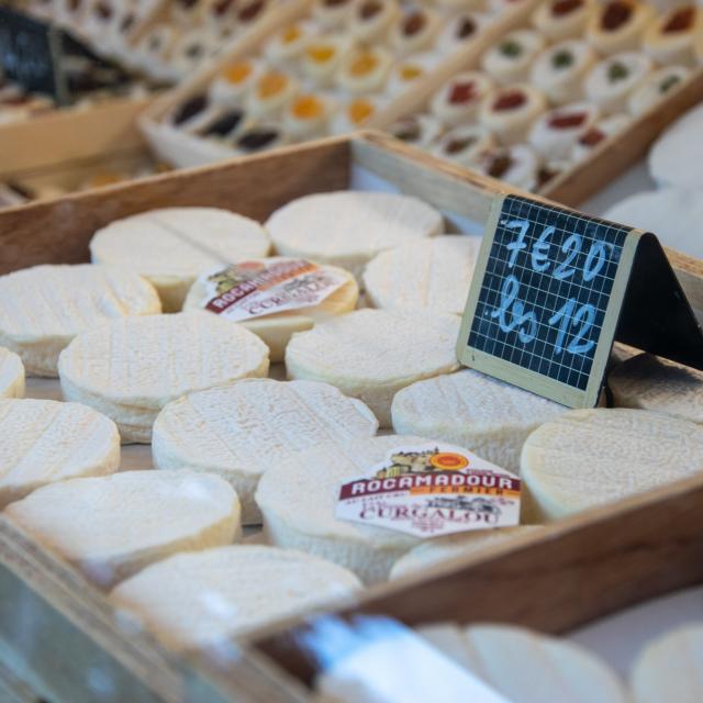 Fromages Rocamadour sur le marché de Cahors