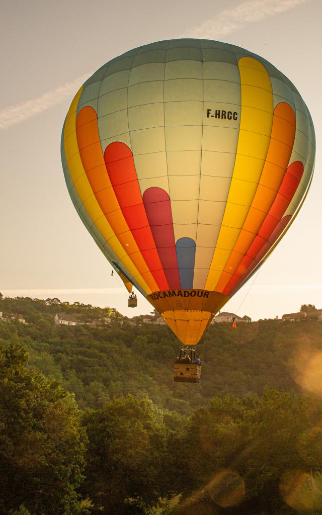 Montgolfière À Rocamadour Dan Courtice