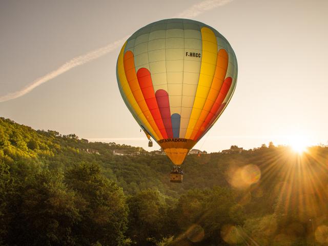 Montgolfière À Rocamadour Dan Courtice