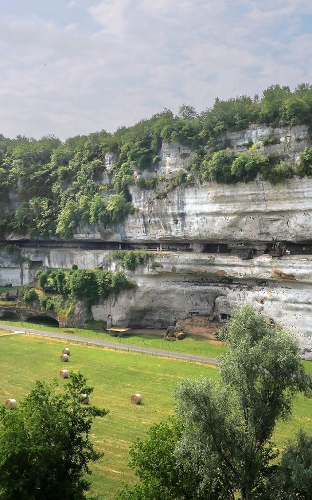 La Roque Saint-Christophe. Fort et Cité Troglodytiques