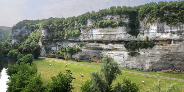 La Roque Saint-Christophe. Fort et Cité Troglodytiques