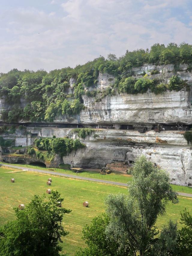 La Roque Saint-Christophe. Fort et Cité Troglodytiques