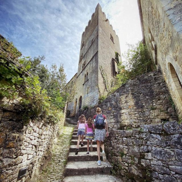 Instagram #chateaudebeynac