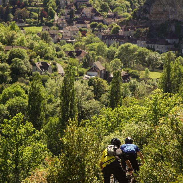 Descente sur les sentiers du causse, Cabreret