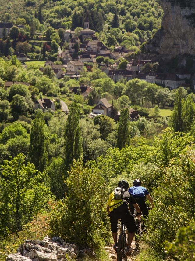 Descente sur les sentiers du causse, Cabreret