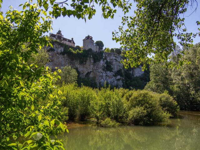 Sous Le Câteau De Belcastel © Lot Tourisme C. Novello 150507 164154 (1)