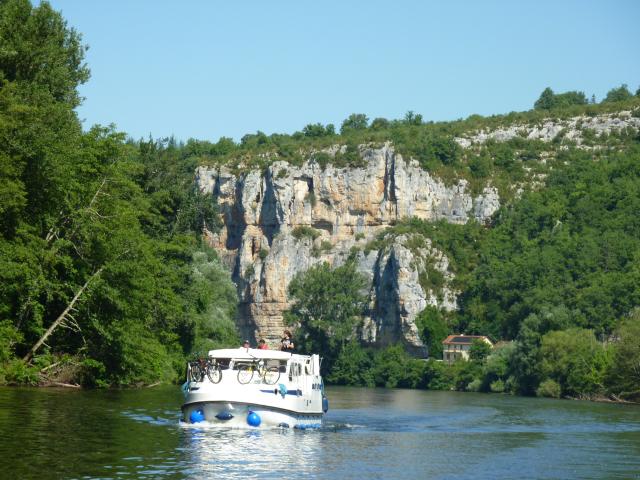 Navigation Sur Le Lot © Lot Tourisme E. Ruffat 120725 115039