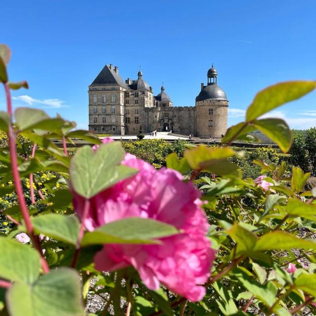 Instagram #chateaudehautefort