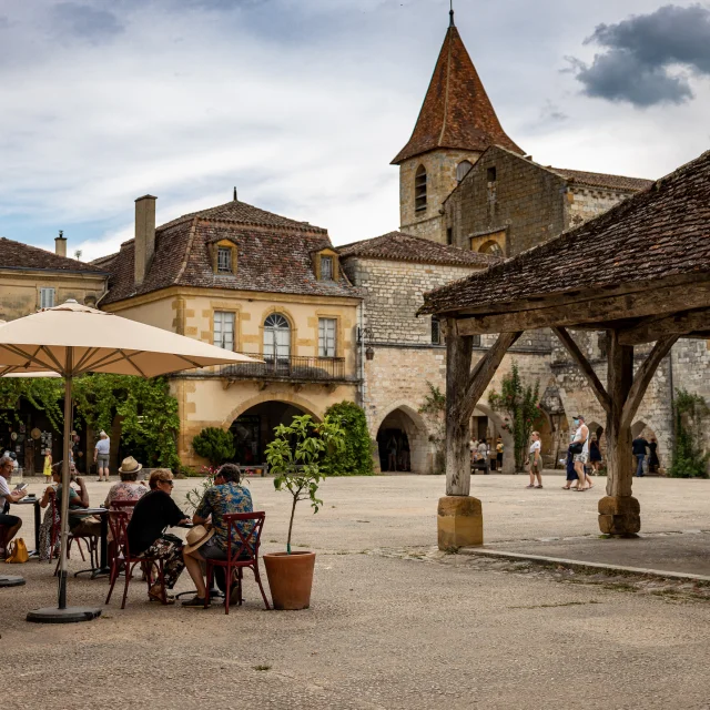 Place Des Cornieres A Monpazier1@declicdecolle