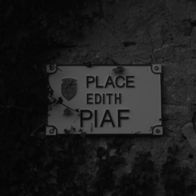 Place Edith Piaf à Gluges - © Gretel England