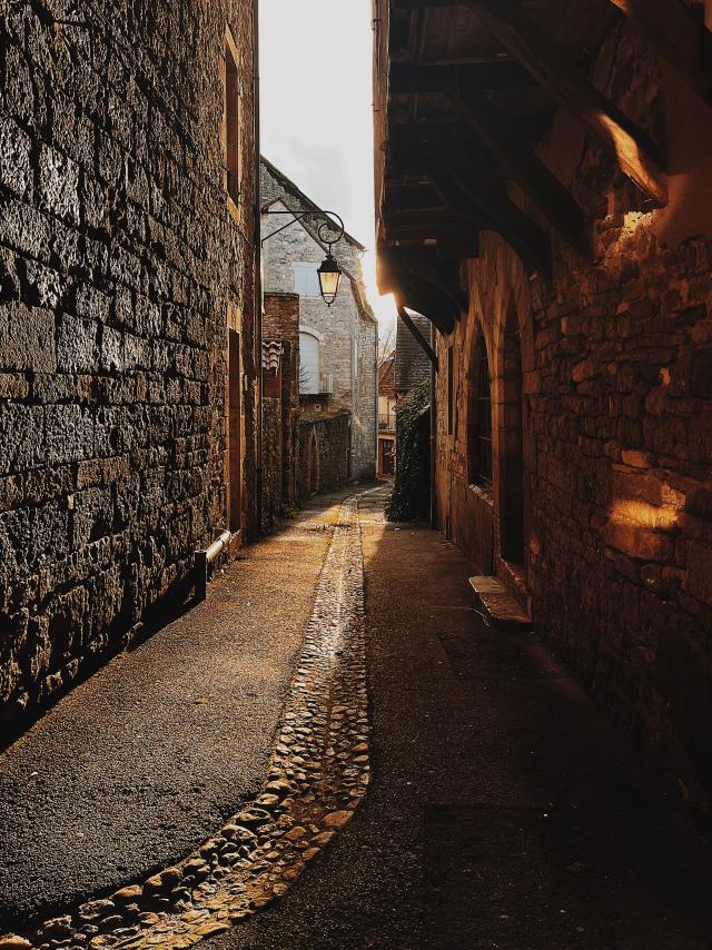 Ruelle-Martel-Gretel-England.jpg