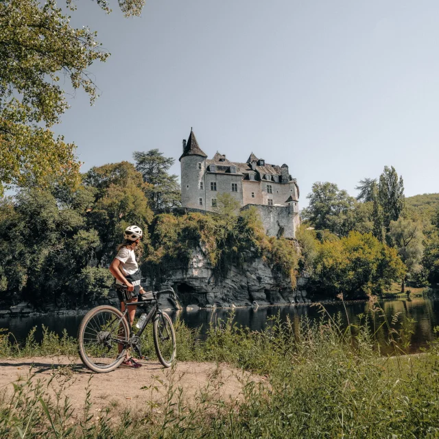 230908151612-Balade-en-gravel-en-vallee-de-la-Dordogne-Maxime-Audouard-Lot-Tourisme_1365x2048.jpg