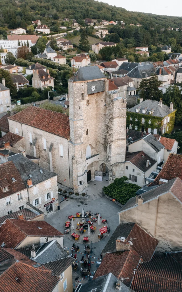 230907195517-Vue-aerienne-Beffroi-et-place-St-Martin-a-Souillac-Maxime-Audouard-Lot-Tourisme_2048x1364.jpg