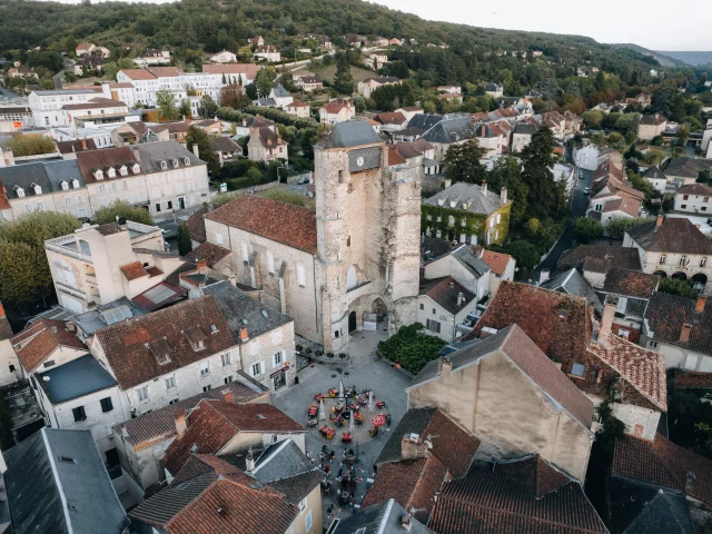 230907195517-Vue-aerienne-Beffroi-et-place-St-Martin-a-Souillac-Maxime-Audouard-Lot-Tourisme_2048x1364.jpg