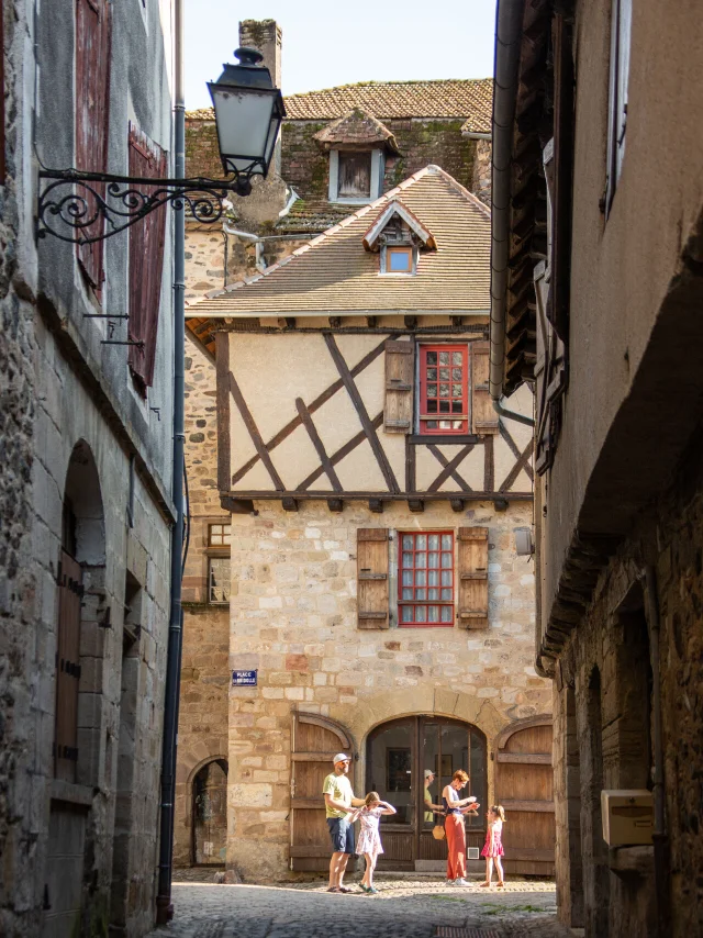 Balade En Famille A Beaulieu Sur Dordogne Malika Turin.jpg 1920px