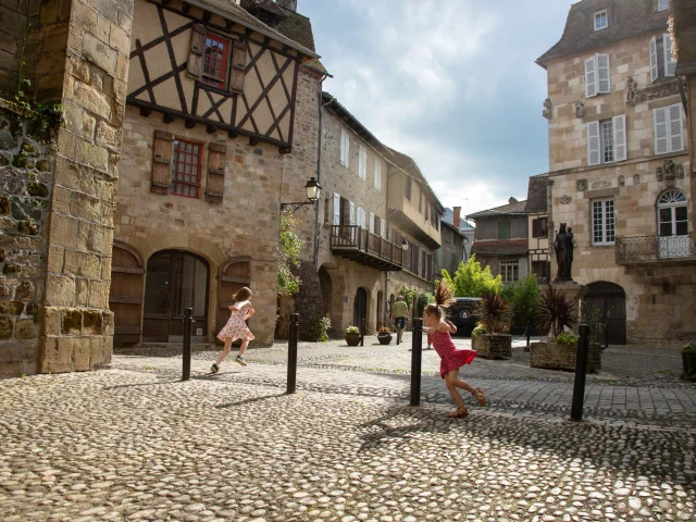 Jeu-enfants-Beaulieu-sur-Dordogne-Malika-Turin.jpg-1920px.jpg