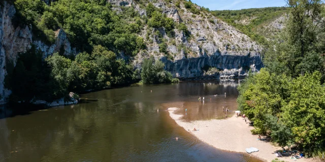 Plage de la Bourgnette à Lacave