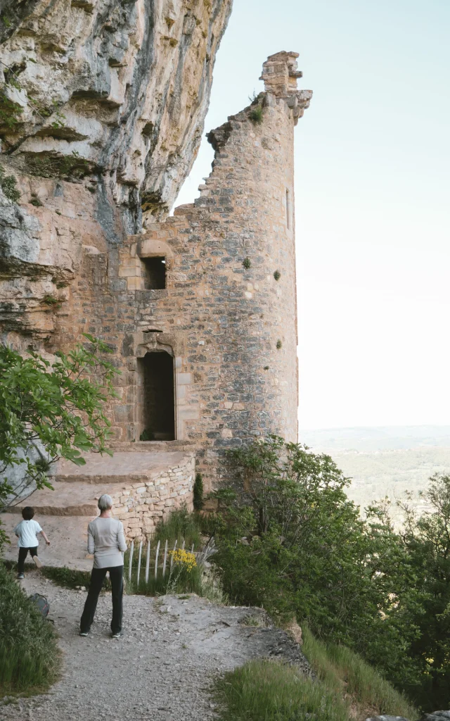 Promeneurs-Chateau-des-Anglais-Autoire-Melanie-Petit.jpg-1920px.jpg