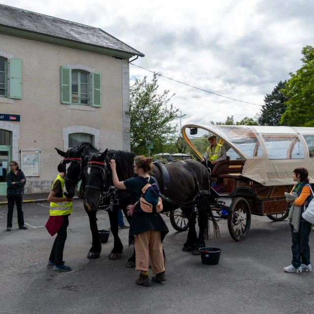 Départ de la gare de Gramat en calèche