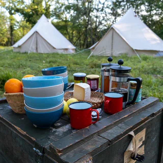 Petit dèjeuner au bivouac de Nomades des Terres