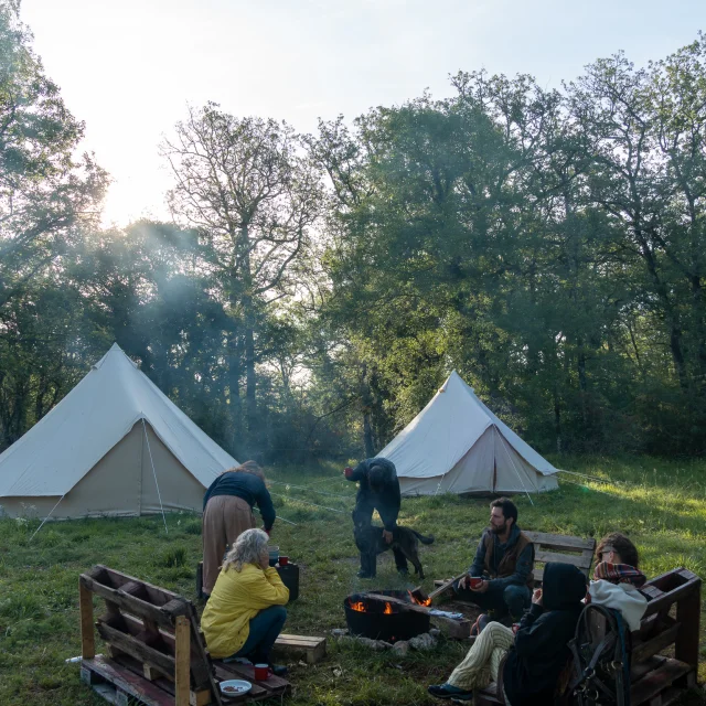 Petit dèjeuner au bivouac de Nomades des Terres