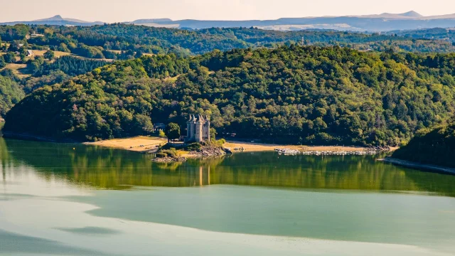 Panorama sur le château de Val et la Dordogne.