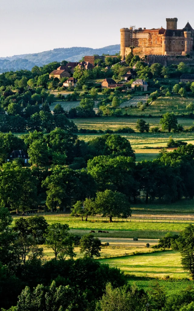 FRANCE. LE LOT.  Le château de Castelnau à Bretenoux.