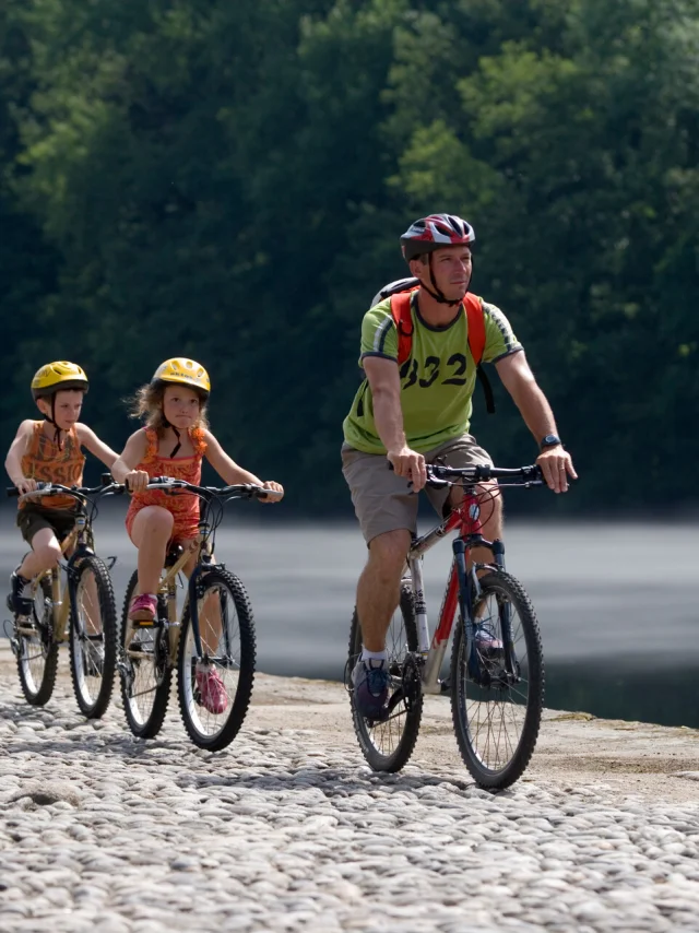 Vélo au bord de la Dordogne