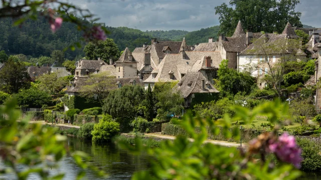 Maisons Quais Argentat Sur Dordogne Malika Turin.jpg 1920px