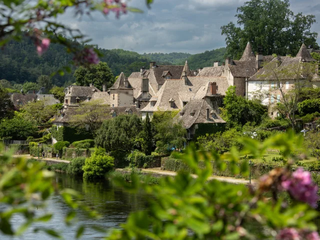 Maisons Quais Argentat Sur Dordogne Malika Turin.jpg 1920px