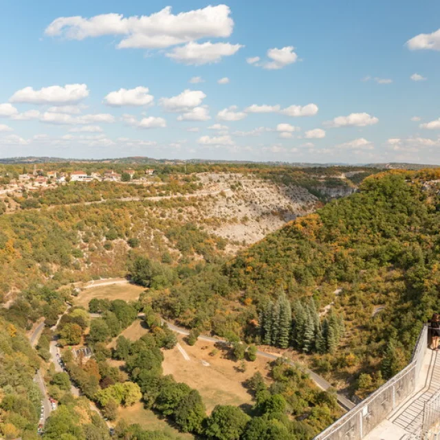 Vue sur le canyon de l'Alzou depuis les remparts du Château