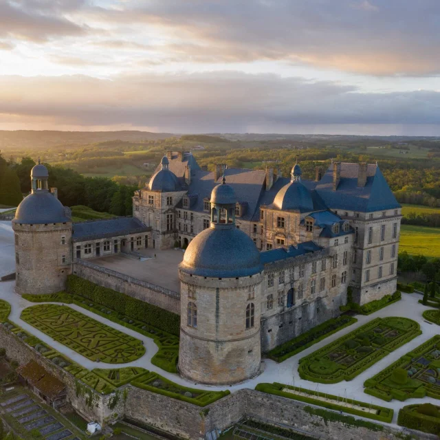 5607 Chateau De Hautefort Dordogne Libre