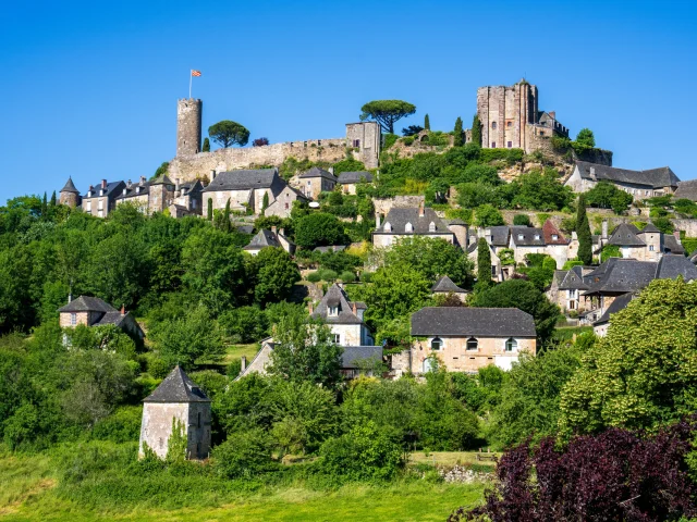 Turenne, sur le GRP du Midi Corrézien, est classé parmi les plus beaux villages de France.