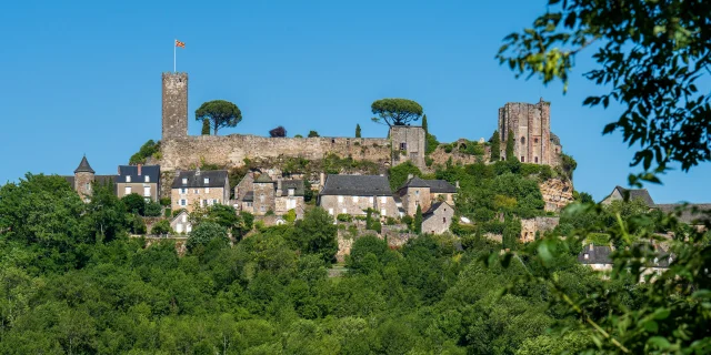 Turenne, sur le GRP du Midi Corrézien, est classé parmi les plus beaux villages de France.