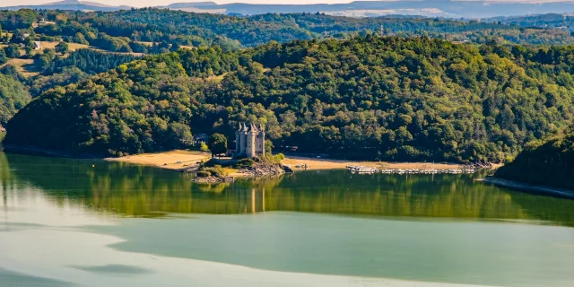 Panorama sur le château de Val et la Dordogne.