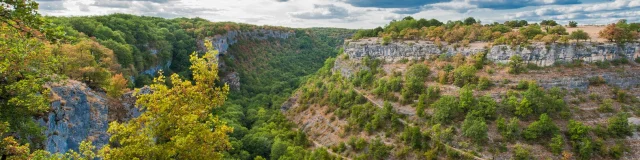 Vue sur le causse et le Canyon de l'Alzou