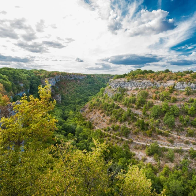 Vue sur le causse et le Canyon de l'Alzou