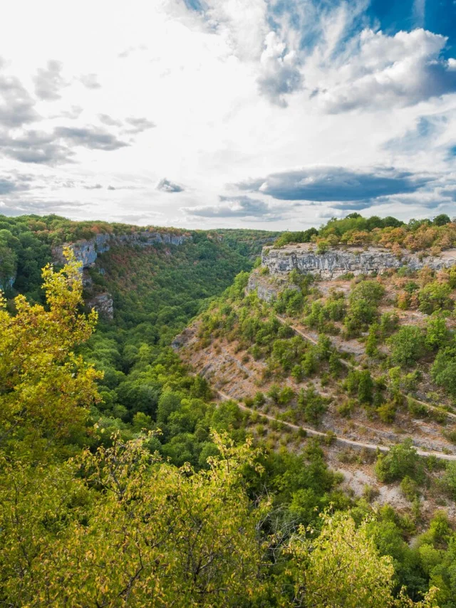 Vue sur le causse et le Canyon de l'Alzou