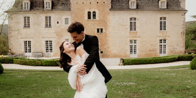 Shooting de mariage devant le Château de la Treyne