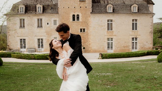 Shooting de mariage devant le Château de la Treyne