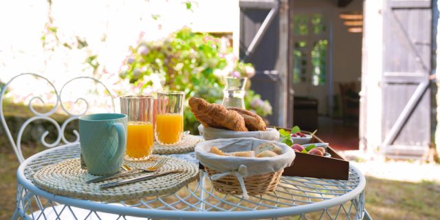 Petit-déjeuner au Manoir de Laroque Delprat à Autoire