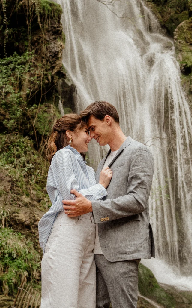 En amoureux devant la cascade d'Autoire