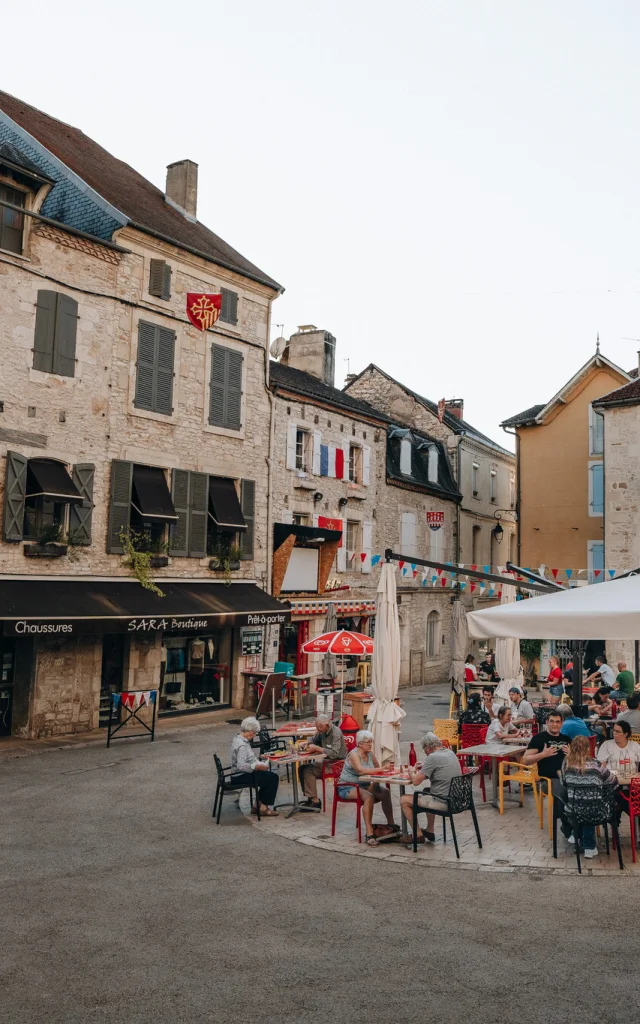 En terrasse place St Martin à Souillac