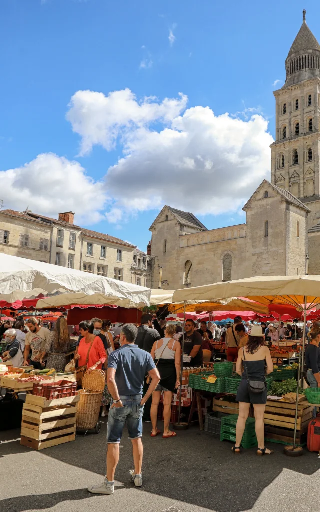 365 Marche De Perigueux Au Pied De La Cathedrale Saint Front Luc.fauret.photographe Expireson 2025 01 01 1