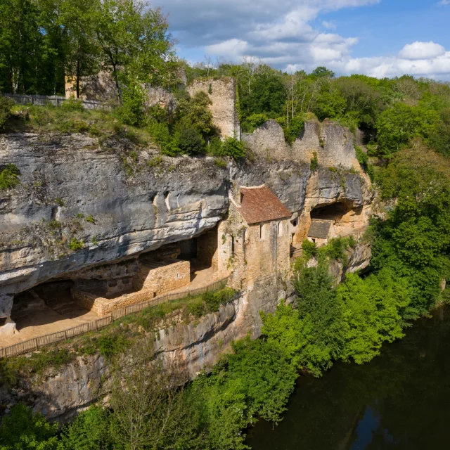 5976 Village Troglodytique De La Madeleine Dordogne Libre